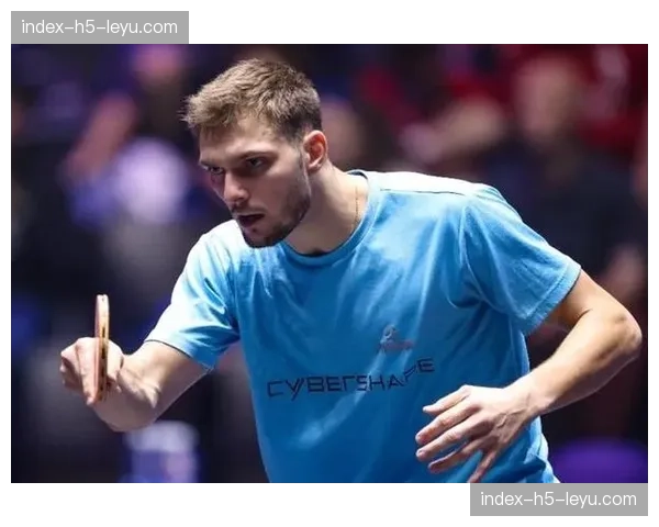 法兰克福球迷在客场高歌致敬即将退役的对手球员