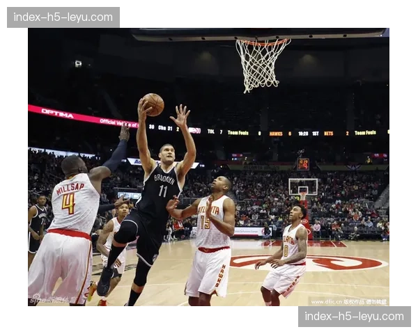 尼克斯114-98击败老鹰，系列赛战成2-2平