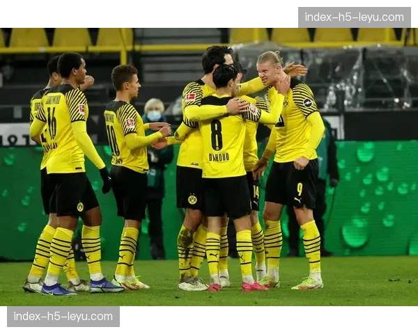 多特蒙德主场4-0大胜弗赖堡，继续稳居德甲积分榜次席